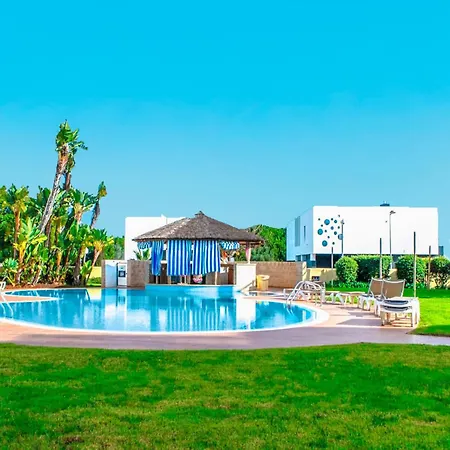 Modern W Pool & Private Balconies Apartment *